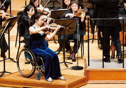 휠체어 위에서 더 빛난 임현재의 바이올린 연주