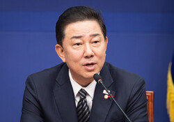 ‘살아 있는 권력’ 앞에서 엉기적거리는 경찰