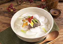 부(富)를 기원하는 떡국, 복(福)의 상징 만두