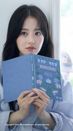 박보영, 다시 전성기…포근 미소 비하인드컷