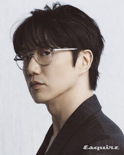 성시경, 10kg 감량 후 레전드 비주얼…진짜 ‘고막남친’ [화보]