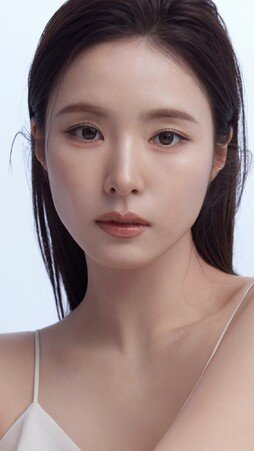 신세경, 클래스가 다른 비주얼…우아美로 시선 압도 [화보]