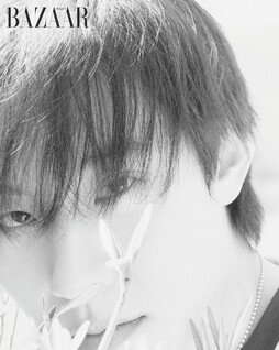 김성철, 봄 향기 풍기는 나른 섹시…“데스노트 엘, 더 보여주고 싶어” [화보]