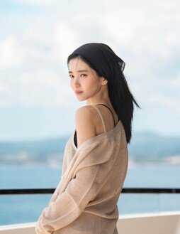 김태리, 여름 바캉스룩의 정석…요트 위 청량 비주얼 [화보]