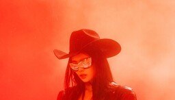 Jennie wraps up solo stage at Coachella in the US… “I won’t forget this night”