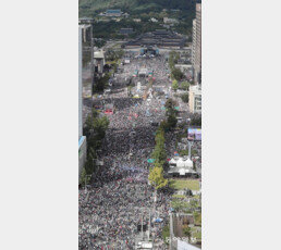 개천절 광화문 꽉 채운 “조국 사퇴”