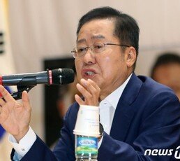 홍준표 “윤석열, ‘별장접대’때 초임 부장검사…대접받을 직위 아냐”