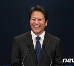 진중권 “감 잡고 도망쳤던 임종석, 검찰 장악되자 돌아와”