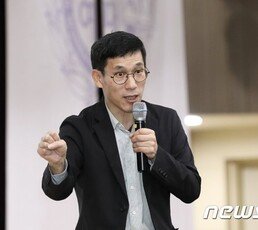 진중권 “박지원, 민주당 가고 싶어 몸 달아…능청 연기 오스카상”