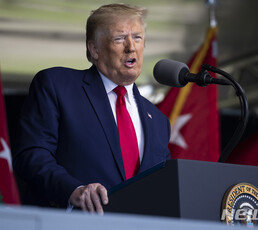 트럼프 “먼나라 분쟁 해결 미군 책무 아냐…적에게 주저않고 행동”