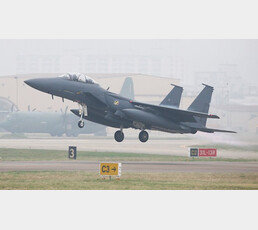 15년 된 우리 공군 주력 F-15K, 미사일 한 발 날려보지 못하고 잿더미 될라