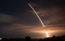 트럼프 ‘핵실험 재개 지시’ 6일만…美 “ICBM 시험발사”