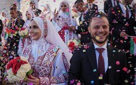 가자 폐허 속 ‘피어난 사랑’