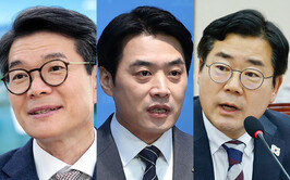 SNS 칭찬, 감사패, 만찬… ‘明의 남자들’ 힘 실어주는 李대통령