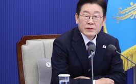 李 “망국적 부동산 공화국 극복…좌고우면 않고 미래로”