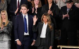 트럼프 막내아들, 국정연설에서 ‘나홀로 파란 넥타이’…정치적 의미?