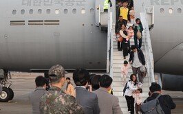 日다카이치 “韓수송기에 일본인 대피…韓정부·한국군 깊이 감사”