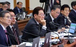 李 “지휘관이 빨간색이면 관료조직 발끝까지 빨간색 만들어야”