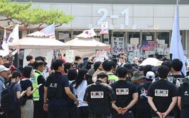 시위대 올공 봉쇄로 펜싱 국가대표 ‘남의 장비’ 빌려 출국