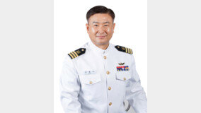 강에 빠진 시민 구한 김용우 해군 중령
