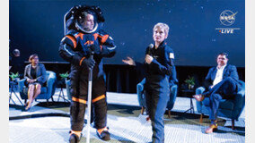 아르테미스 우주비행사 4인, 신형 우주복 입고 달에 간다 