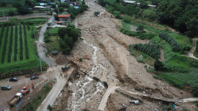 폭우에 48도 폭염… 이상기후로 지구촌 몸살 