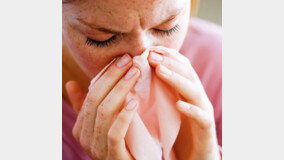 ‘비염러’ 벌벌 떠는 환절기, 목·코 건강 지키는 4가지 비법 