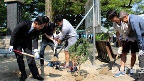 히로시마 그라운드 제로에 한일 ‘희망의 나무’ 다시 심다