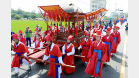 [충청도로 오세요]“세종대왕, 초정약수축제에 납시오… 모두 함께 즐기시오”