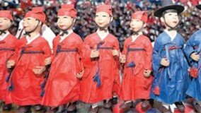 30m 줄지어선 韓紙 인형들… 영조대왕 혼례행렬이 되살아났다