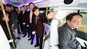 [동아포토]김현미 국토부 장관, 자율주행차 시연
