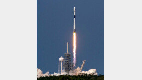 10번이상 재사용 가능 로켓 쏘아올린 머스크… 신형 ‘팰컨9-블록5’ 첫 발사 성공