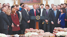 “백악관 요리보다 좋아” 트럼프의 햄버거 사랑