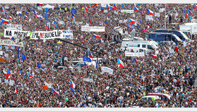부패 총리에 분노… 체코, 공산정권 붕괴후 최대규모 시위