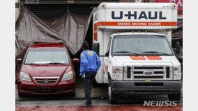 뉴욕서 시신 50구 실은 트럭 4대 발견…“코로나19보다 더 큰 충격”