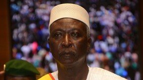 납치된 말리 임시대통령·총리 사임…군부 “천천히 석방할 것”