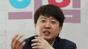 [단독]이준석 “갈아엎을 때도 됐다…청년들, 기득권에 불만 많아”