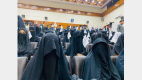 “이게 진짜 아프간 문화”…탈레반에 ‘드레스’로 저항하는 여성들