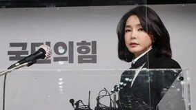 경찰, ‘모친 사문서 위조 공모 의혹’ 김건희 여사 불송치