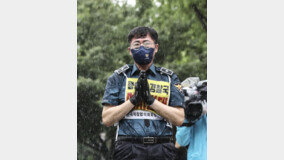 경찰 직협, 폭우 속 ‘삼보일배’…“경찰국 끝까지 반대”