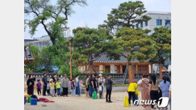 ‘코로나 종식 첫 주말’…전국 축제장·명소, 가벼운 옷차림 인파 ‘북적’