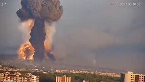 우크라 서부 치솟은 ‘버섯구름’…열화우라늄탄 폭발 방사능 유출 ‘우려’
