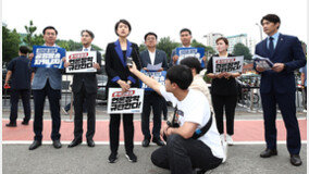 민주당, KBS 분리징수 항의…대통령실, 봉투 열어보니 ‘백지’