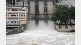 진주 남강댐 수문 15개 모두 개방…낮 12시부터 3000톤 방류