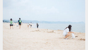 ‘바캉스’에 해변이 더 깨끗해진 까닭은? 폭염 이긴 ‘비치코밍’ 열기, MZ 참여 후끈!