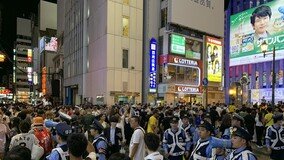 한신 18년 만에 우승에 오사카 팬들 ‘도톤보리 다이빙’…경찰 1300명 배치