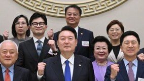 尹, ‘與 참석’ 국민통합위 만찬서 김한길 띄워…역할론 주목