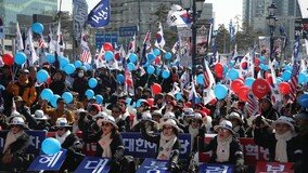 한국 정치는 왜 ‘포퓰리즘’에 빠졌는가[김상운의 빽투더퓨처]