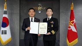 ‘아덴만 영웅’ 이국종, 국군대전병원장으로…명예 해군 대령 진급
