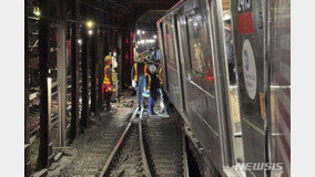 뉴욕시 지하철 열차와 작업차량 충돌, 탈선…24명 부상